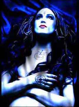 une fille crucifier